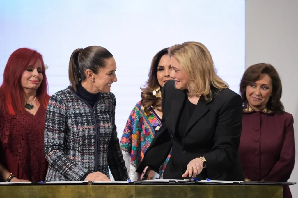 Firma Gobernadora acuerdo para Polos de Desarrollo