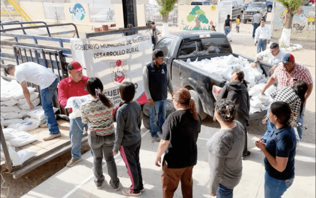 Alcalde de Guerrero entrega apoyos para mitigar la sequía