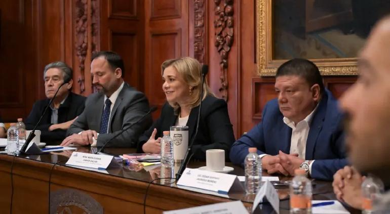 Grupo joven y calificado: Maru tras recibir a nuevos magistrados