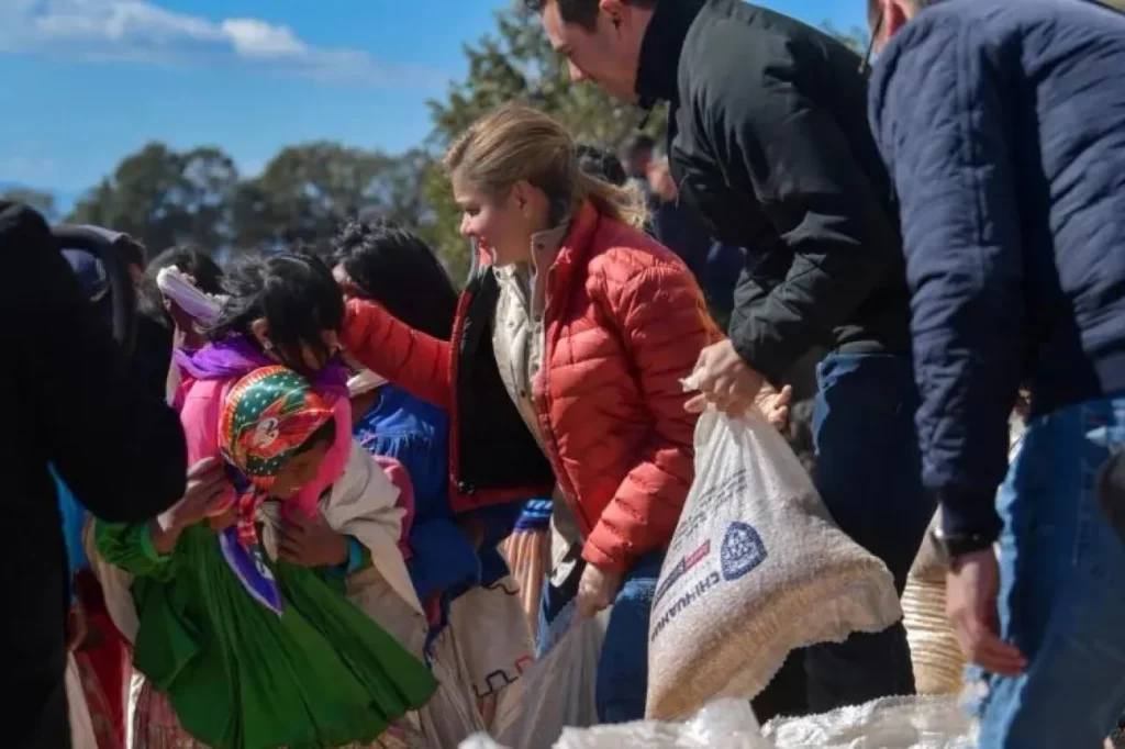 SDHyBC entrega apoyos de NutriChihuahua y Feria de Servicios en Temósachic