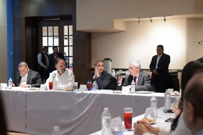 Analizan Rafael Foley y Maru Campos estrategias de seguridad en Ciudad Juárez