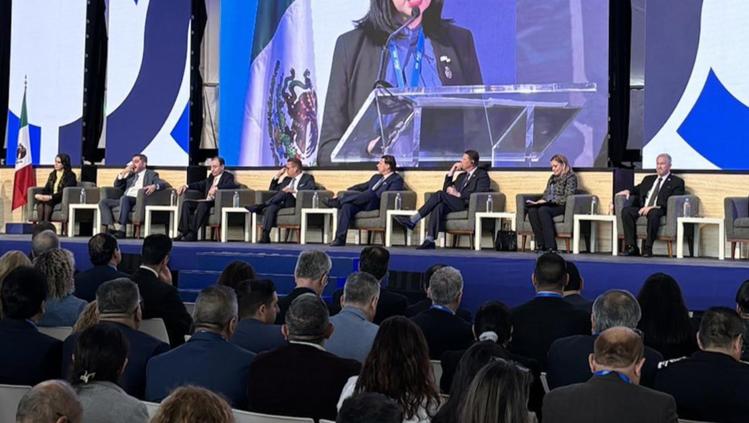 Festeja Ford 100 años en México; asistió Maru