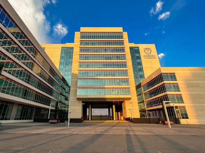 Se reúnen nuevos magistrados con la gobernadora Maru Campos