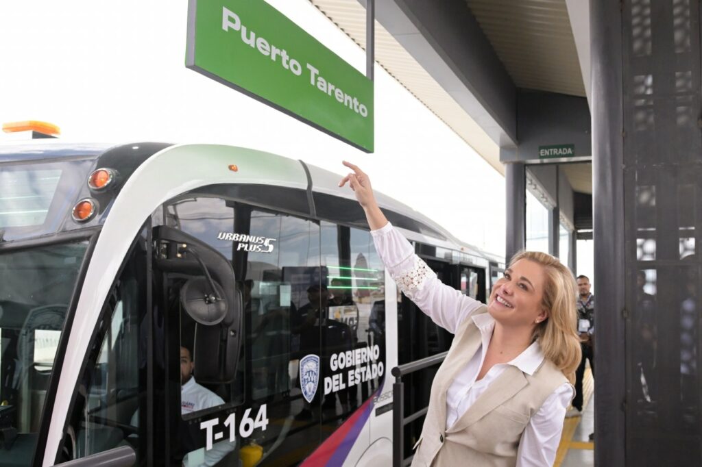 Maru Campos visita las nueve paradas del “JuárezBus”; se proyecta realizar 18 mil trayectos diarios.