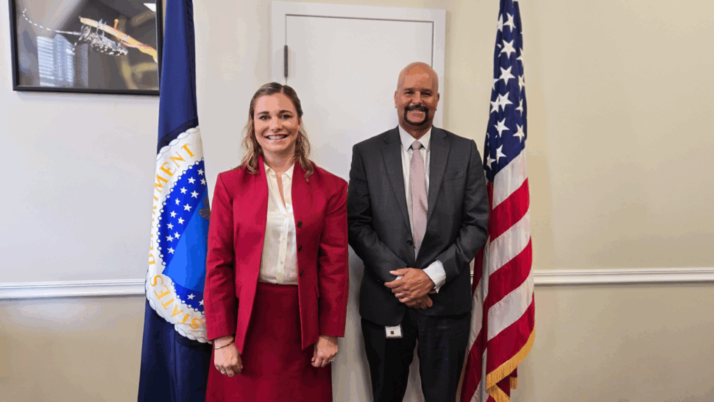 Maru Campos da a conocer en Washington las acciones del Estado para mantener al ganado libre del gusano barrenador