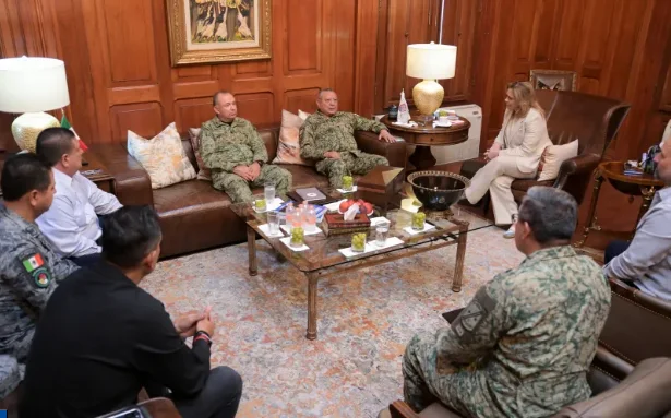 Maru Campos recibe en Palacio de Gobierno al comandante de la XI Región Militar, Eufemio Ibarra Flores