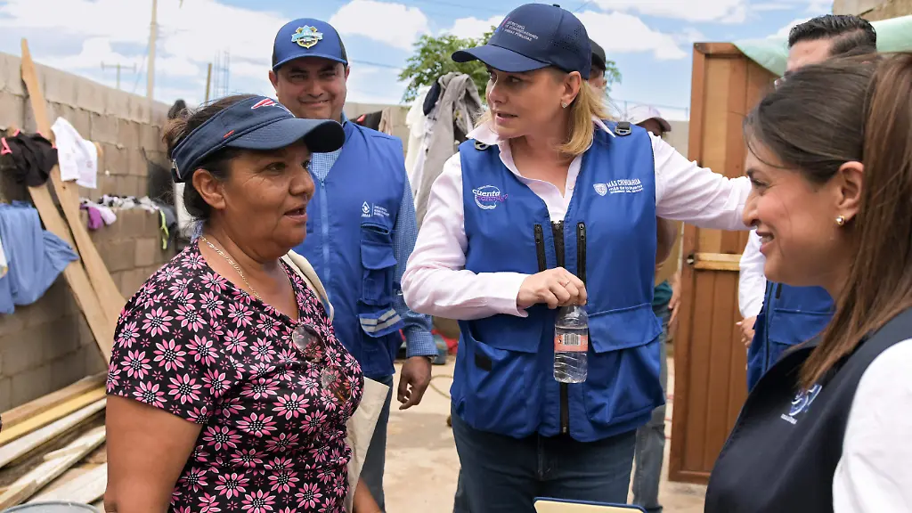 Entrega Estado apoyos alimentarios en zona afectada por lluvias