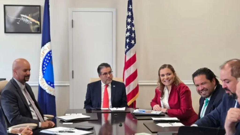 Maru Campos explica en EU su plan para frenar al gusano barrenador en Chihuahua