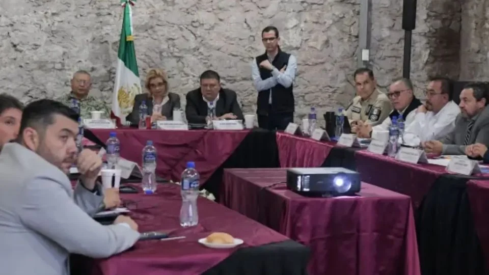 Maru Campos encabeza mesa de seguridad en Guadalupe y Calvo; acuerdan acciones conjuntas para establecer la paz en la región