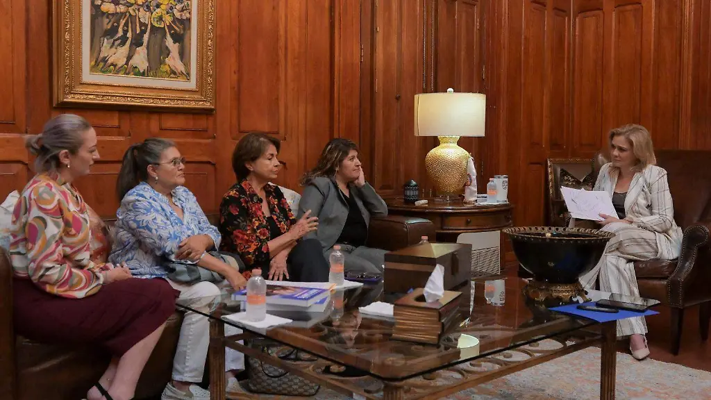 Fortalece Maru Campos los vínculos con defensoras de los derechos humanos de la mujer