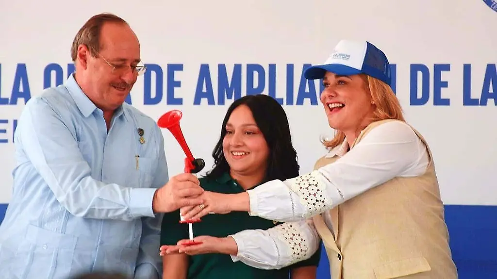 Maru Campos da banderazo de arranque a ampliación de la avenida De las Torres en Ciudad Juárez