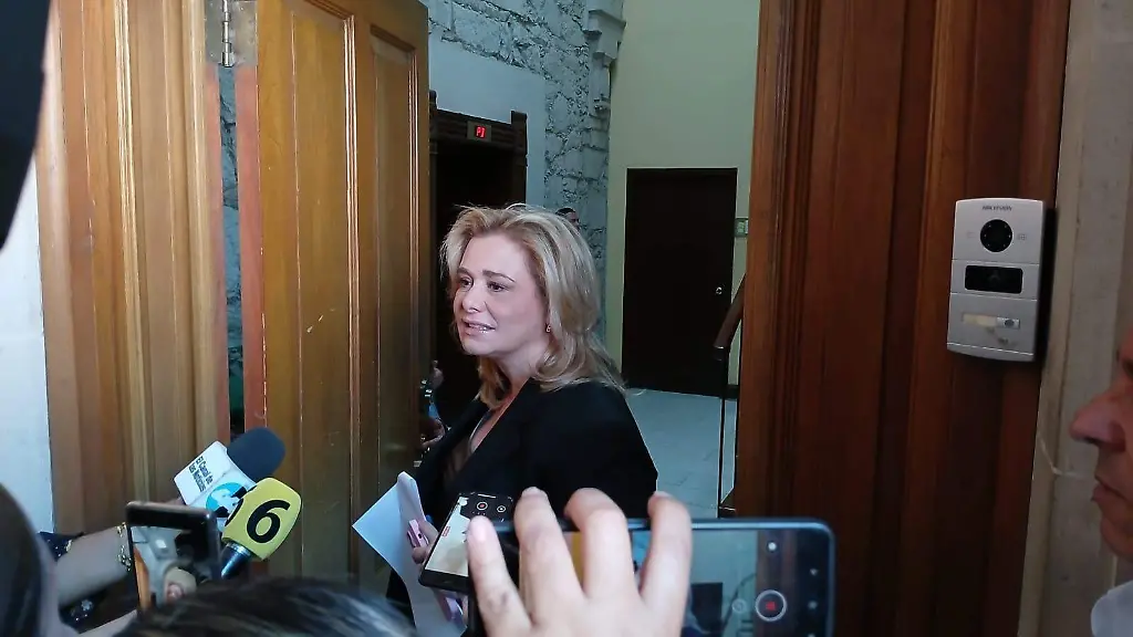 Convoca Maru Campos a reunión de gabinete; analizan comportamiento del sarampión en Chihuahua
