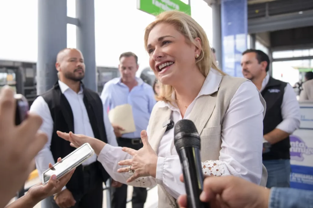 Maru Campos entrega rutas troncales del BRT Juárez Bus en Ciudad Juárez