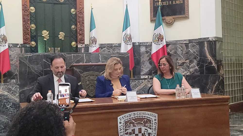 Maru Campos firma iniciativa de indulto con perspectiva de género