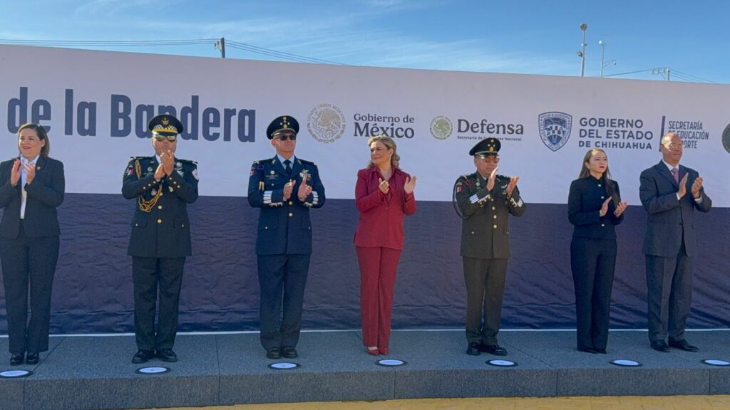 Encabeza Maru Campos ceremonia por el Día de la Bandera