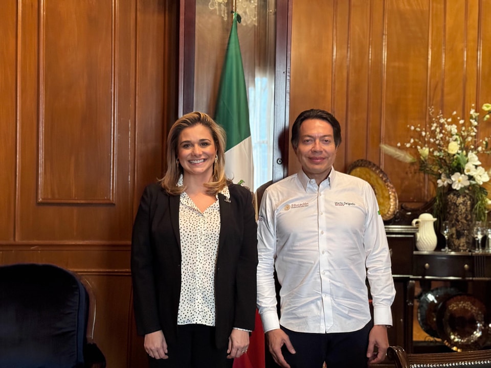 Secretario de Educación Federal Mario Delgado se reúne con la gobernadora Maru Campos en Palacio de Gobierno