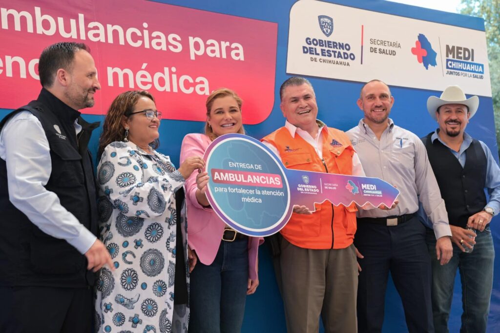 Entrega gobernadora 23 ambulancias nuevas