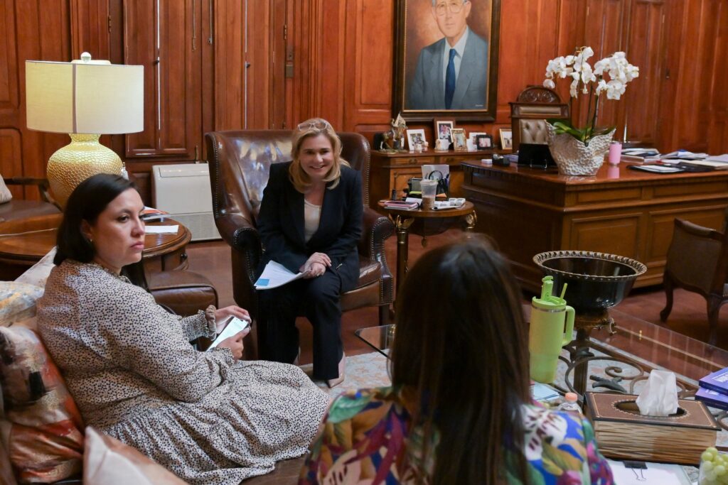 Celebra reunión Maru Campos con organizaciones de atención a la seguridad de las mujeres