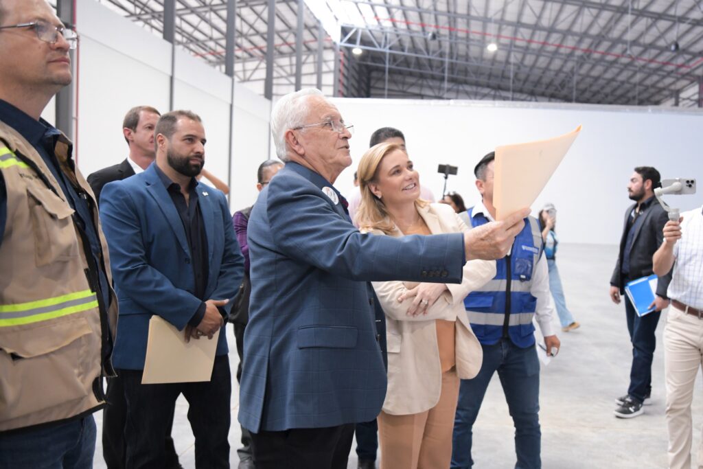 Maru Campos supervisó construcción del Centro de Convenciones de ciudad Cuauhtémoc