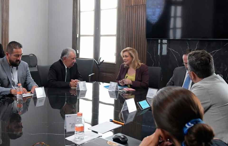 Sostiene Maru Campos reunión con empresarios de la construcción