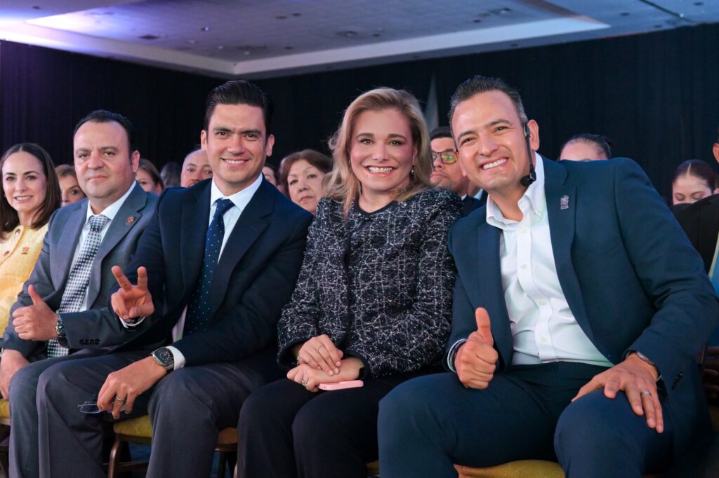 Llegan invitados a 4to Informe de Bonilla en Expo Chihuahua