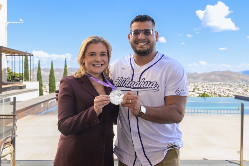 Maru Campos se reúne con Uziel Muñoz, medallista de plata en Campeonato Mundial de Atletismo