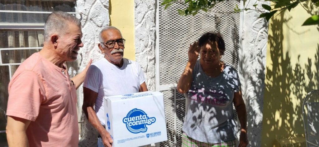 Pérez Pavía acompaña a familias de Lázaro Cárdenas con apoyos alimentarios