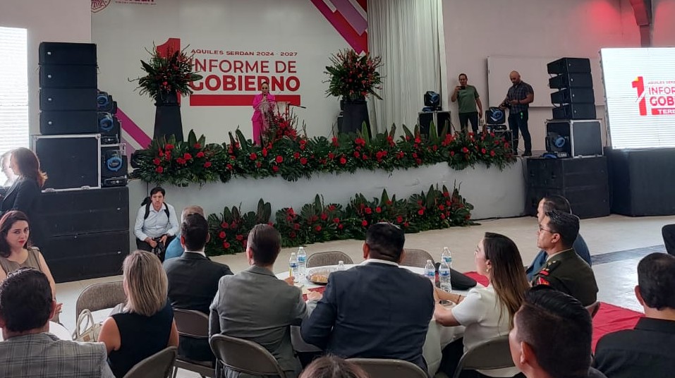 Destaca Erives obras y salud en su mensaje por año de trabajo