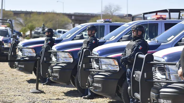 Entregan dos nuevas patrullas, chamarras y equipo táctico para Camargo