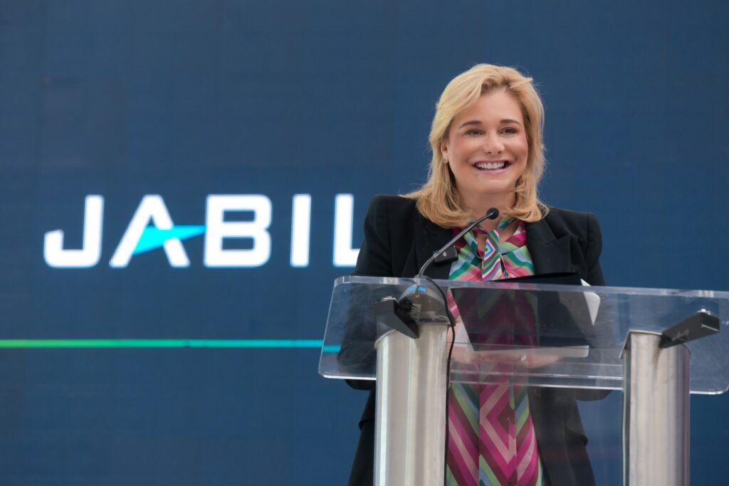 Maru Campos asiste como invitada especial a la celebración del 25 aniversario de Jabil en Chihuahua