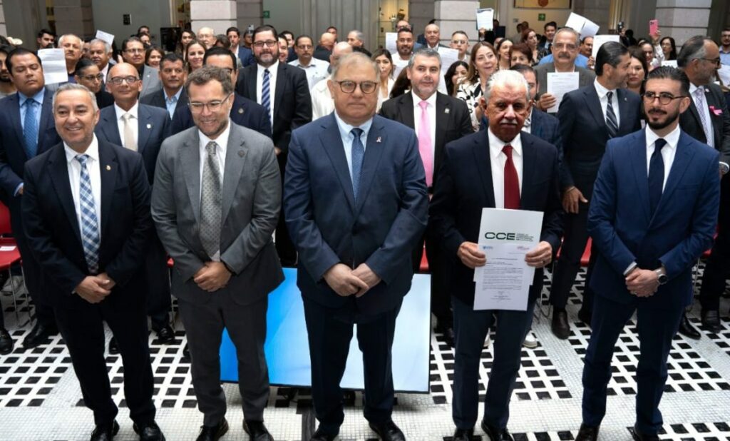 Se comprometen Gobierno e IP con lucha anticorrupción