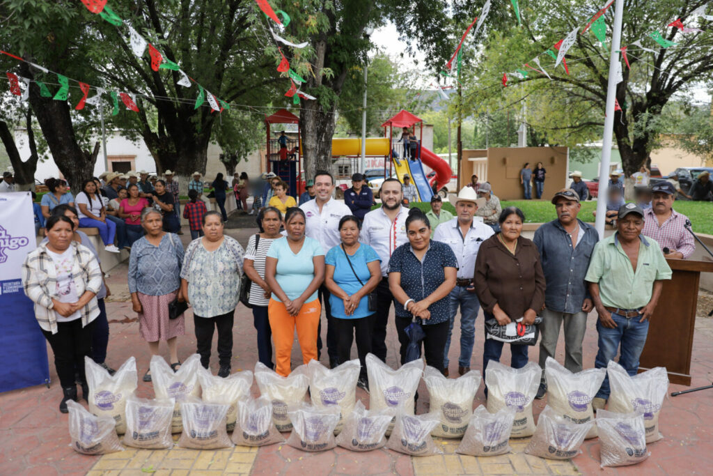 Gobierno estatal refuerza apoyo alimentario en la Sierra Tarahumara con más de mil despensas