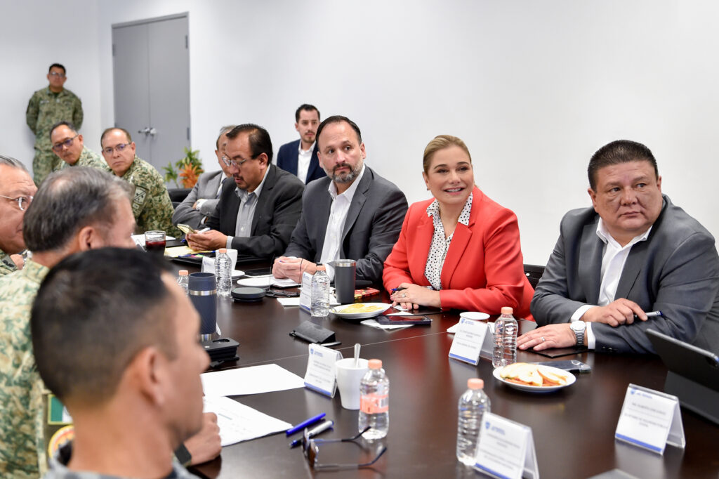 Maru Campos acuerda con miembros de la Mesa de Seguridad reforzar campañas de prevención del delito y contra las adicciones