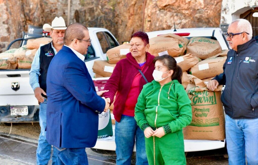 Impulso al campo de Parral con entrega de semilla para productores