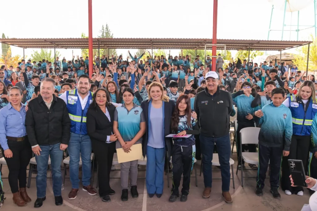 Maru Campos preside entrega de mobiliario y equipo para 36 escuelas de la región noroeste del estado