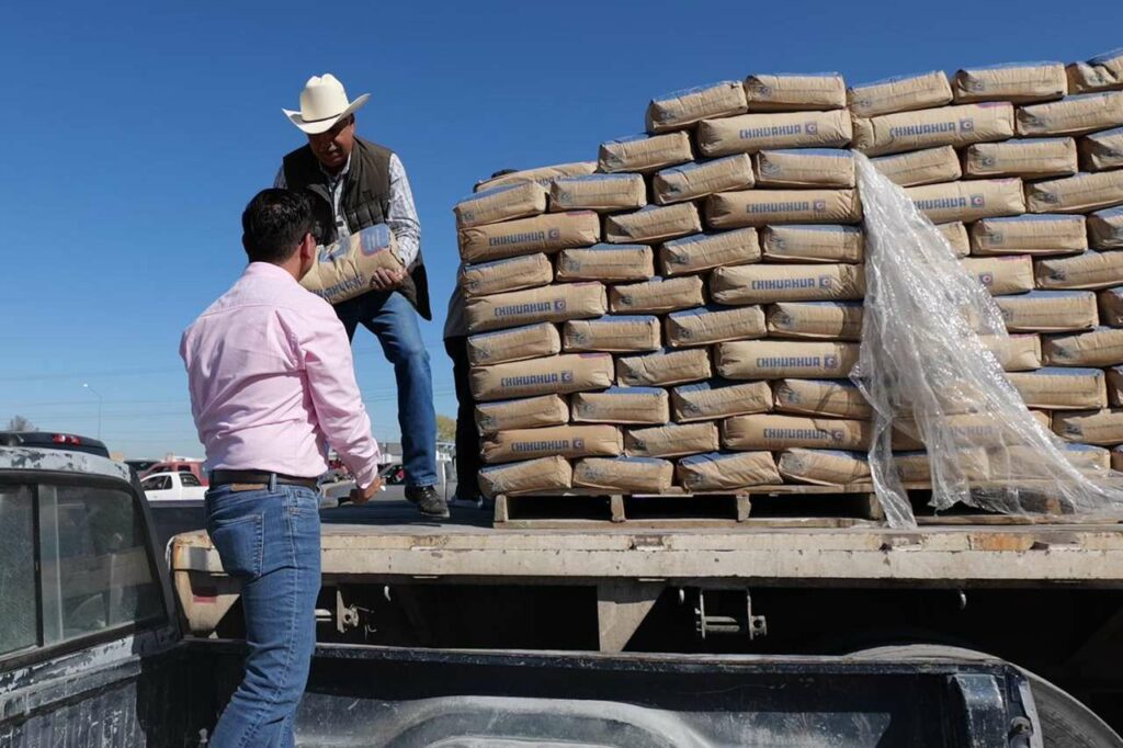 Entrega Diputado 86 toneladas de cemento subsidiado