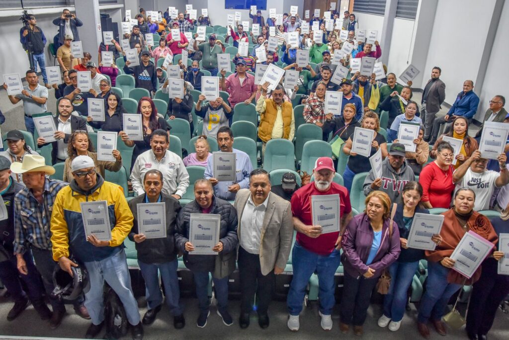 Da Coesvi certeza jurídica a 150 familias de Ciudad Juárez con la entrega de escrituras