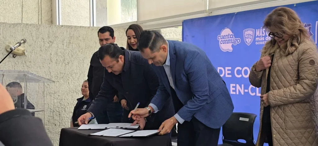 Valenciano destaca prevención en escuelas tras firma de convenio del Modelo EN-CLA-VE