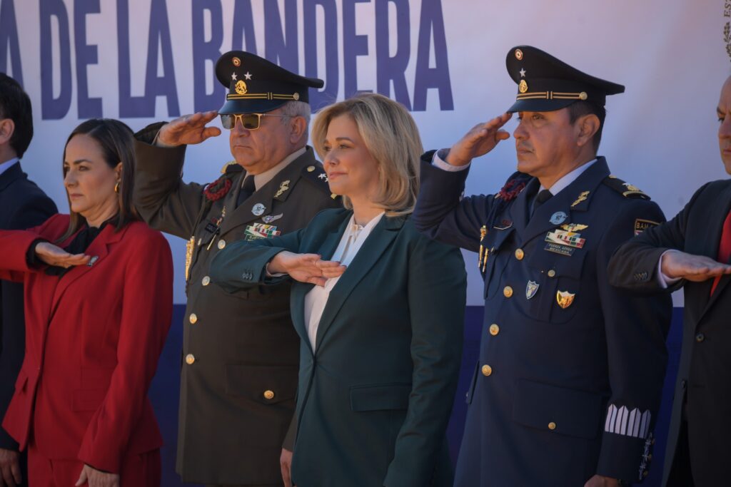 Reitera Maru Campos compromiso para coadyuvar con el Gobierno Federal para la pacificación del país y llama a no dejar que se instale el miedo; encabeza evento por el Día de la Bandera