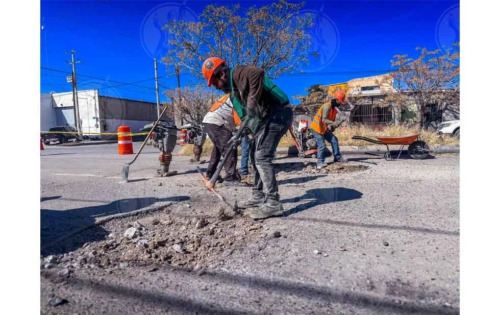 Reparó JMAS grandes baches en la colonia Fidel Ávila