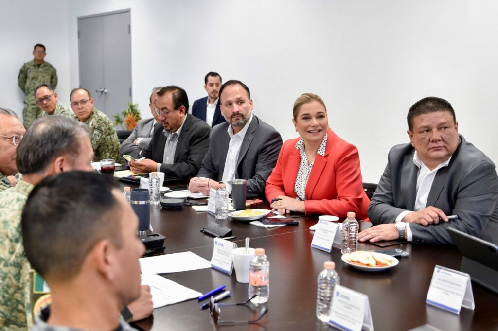 Maru Campos acuerda con miembros de la Mesa de Seguridad reforzar campañas de prevención del delito y contra las adicciones