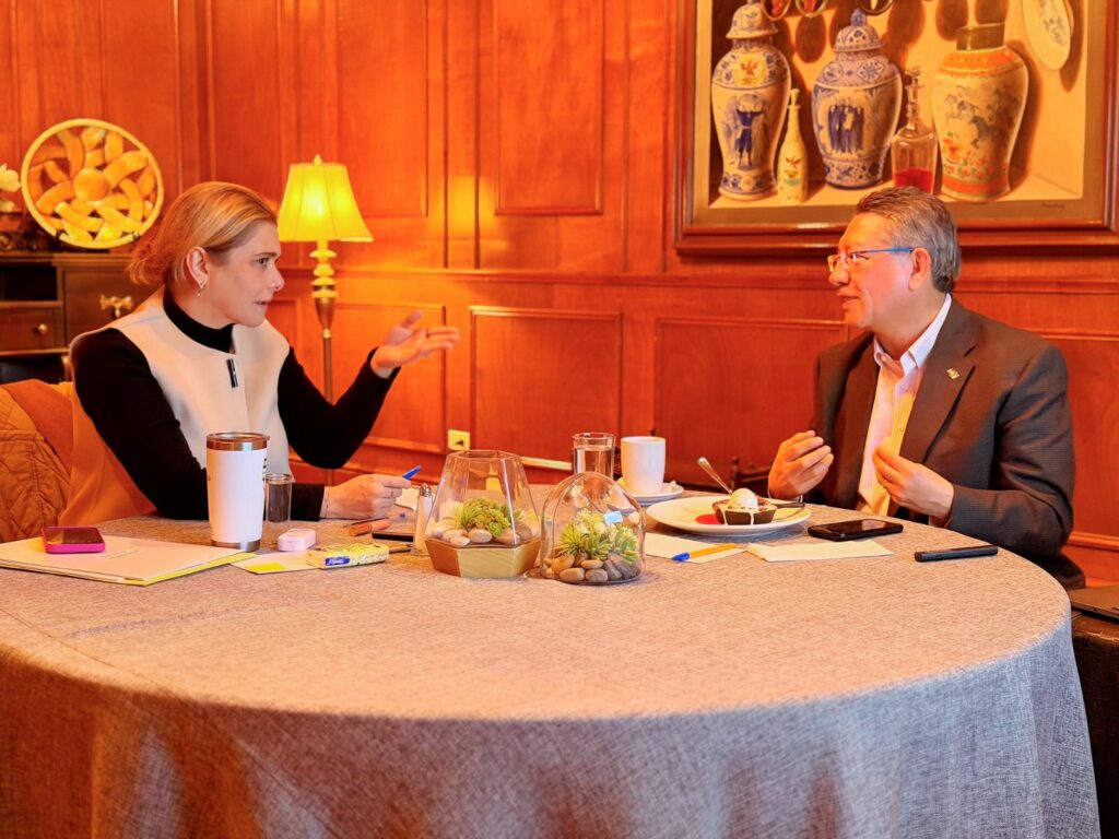 Maru Campos sostiene reunión con rector de la Universidad Tecnológica de Ciudad Juárez