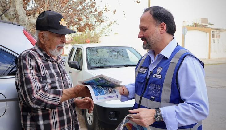 Recorre Santiago colonias para entregar informe de Maru
