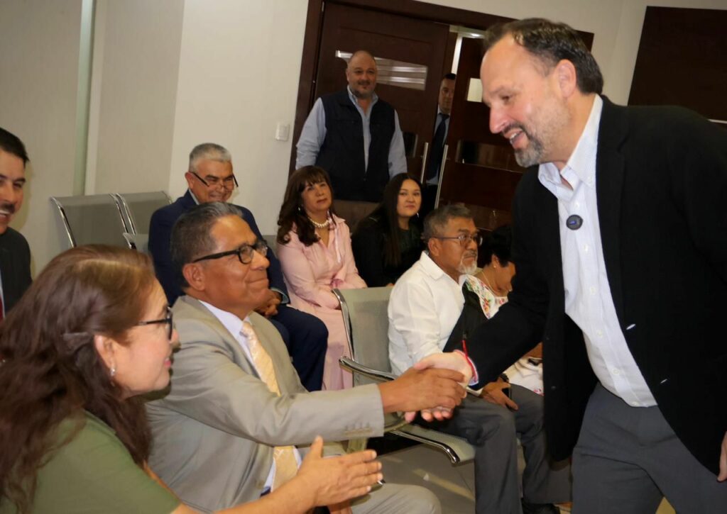Realiza De la Peña recorrido en oficina del Registro Civil