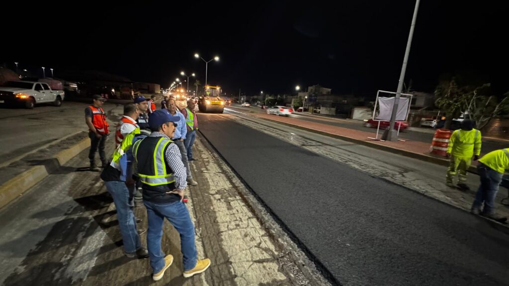 Durante la madrugada, supervisa SCOP trabajos en el Periférico de la Juventud