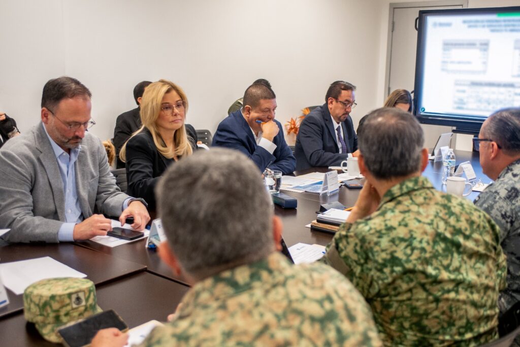 Encabeza Maru Campos mesa de seguridad con enfoque en protección a mujeres