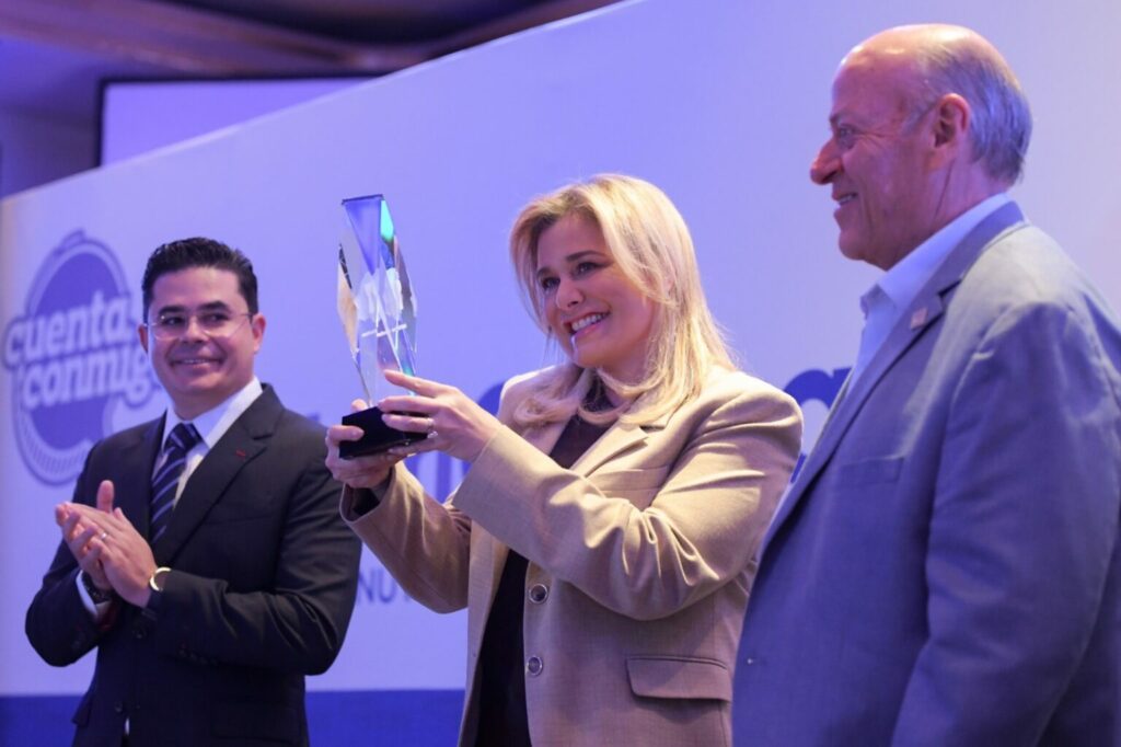 Reconocen a Maru Campos por impacto del programa NutriChihuahua