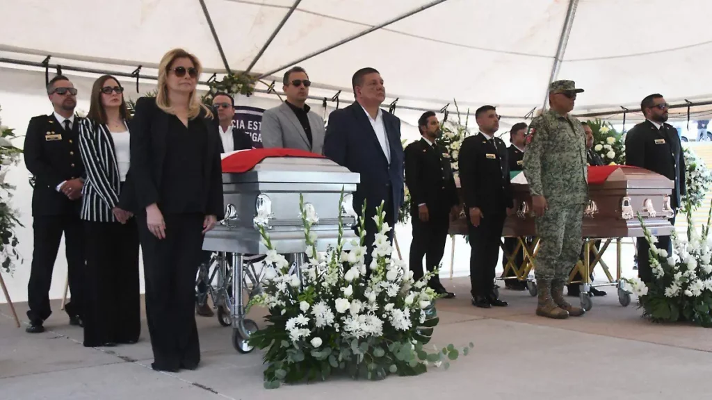 Dan último adiós a agentes de la AEI fallecidos en accidente carretero en Guachochi