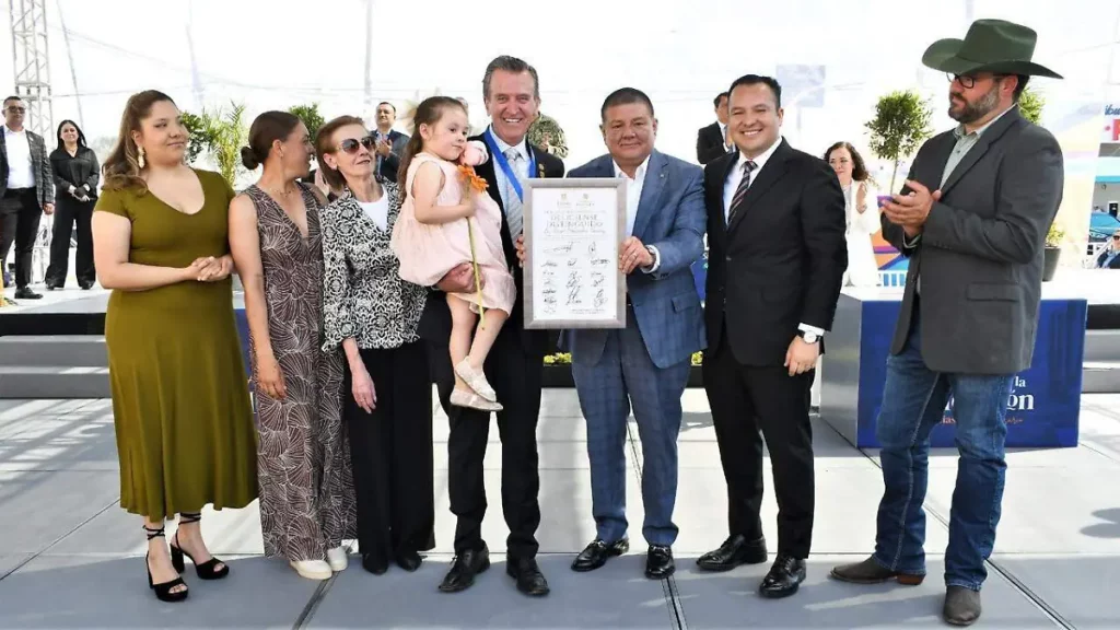Reconoce César Jáuregui a fundadores y ciudadanos distinguidos de Delicias
