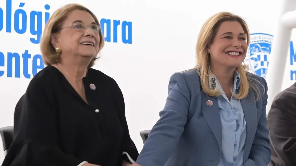 Maru Campos felicita a madres chihuahuenses por el 10 de Mayo